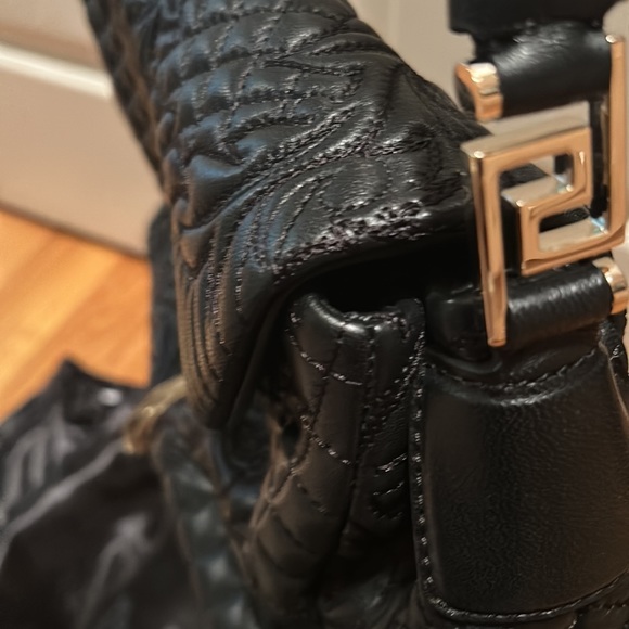 100% Authentic Versace Women’s Handbag in Nappa Ricamo Barocco Black Leather - Picture 13 of 14